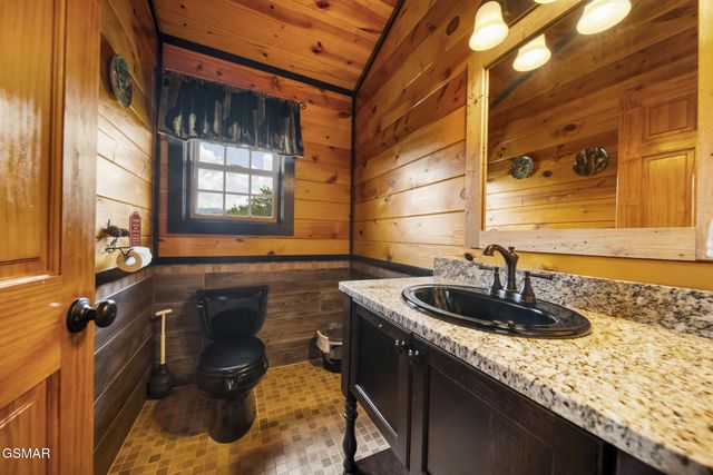 1156 Hemlock Drive, Gatlinburg, TN 37738