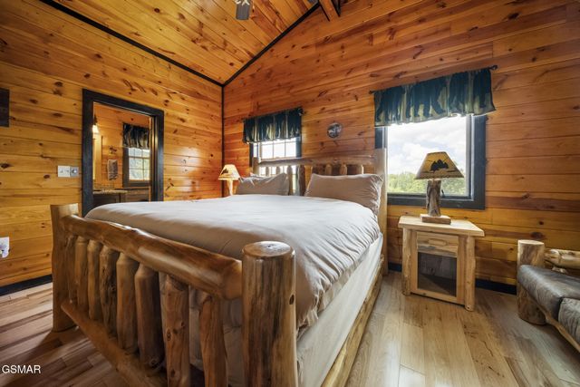 1156 Hemlock Drive, Gatlinburg, TN 37738