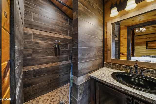 1156 Hemlock Drive, Gatlinburg, TN 37738