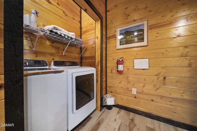 1156 Hemlock Drive, Gatlinburg, TN 37738