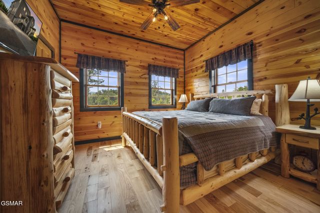 1156 Hemlock Drive, Gatlinburg, TN 37738