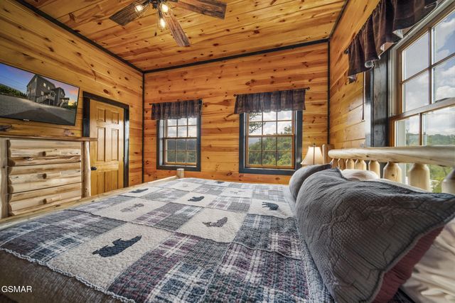 1156 Hemlock Drive, Gatlinburg, TN 37738