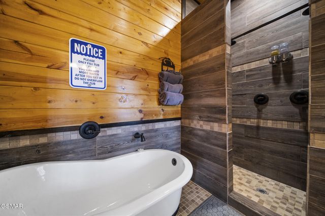 1156 Hemlock Drive, Gatlinburg, TN 37738