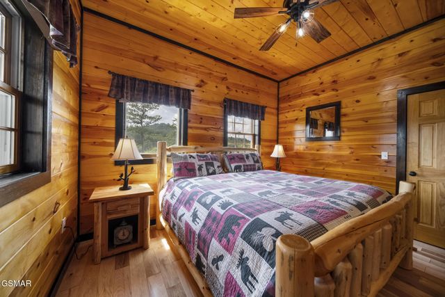 1156 Hemlock Drive, Gatlinburg, TN 37738