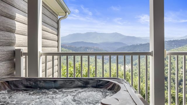 1156 Hemlock Drive, Gatlinburg, TN 37738