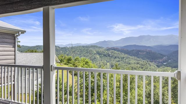 1156 Hemlock Drive, Gatlinburg, TN 37738