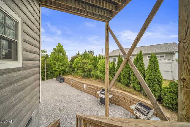 1156 Hemlock Drive, Gatlinburg, TN 37738