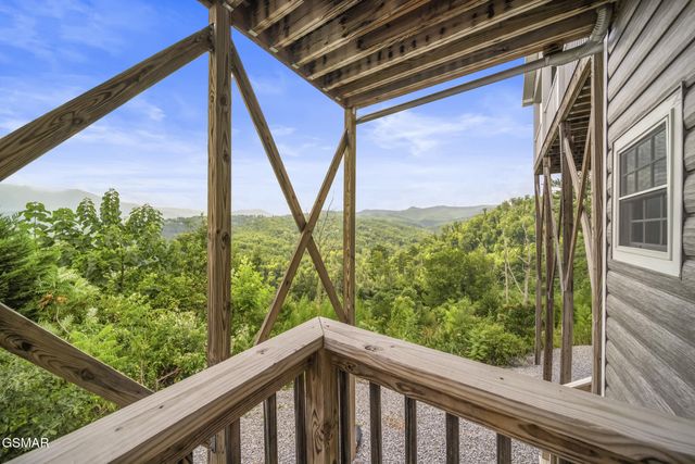 1156 Hemlock Drive, Gatlinburg, TN 37738