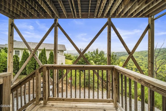 1156 Hemlock Drive, Gatlinburg, TN 37738