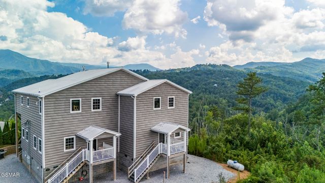 1156 Hemlock Drive, Gatlinburg, TN 37738