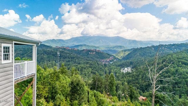 1156 Hemlock Drive, Gatlinburg, TN 37738