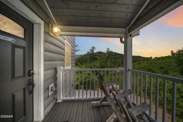 1156 Hemlock Drive, Gatlinburg, TN 37738