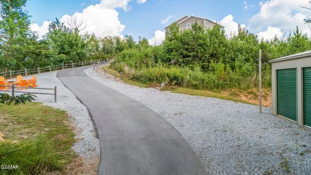 1156 Hemlock Drive, Gatlinburg, TN 37738