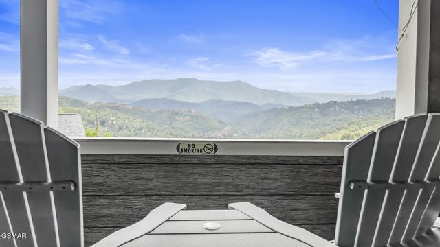 1156 Hemlock Drive, Gatlinburg, TN 37738
