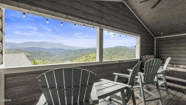 1156 Hemlock Drive, Gatlinburg, TN 37738