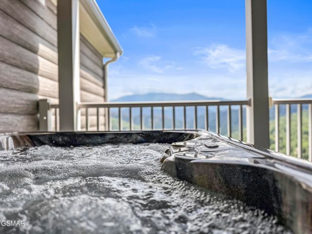 1156 Hemlock Drive, Gatlinburg, TN 37738