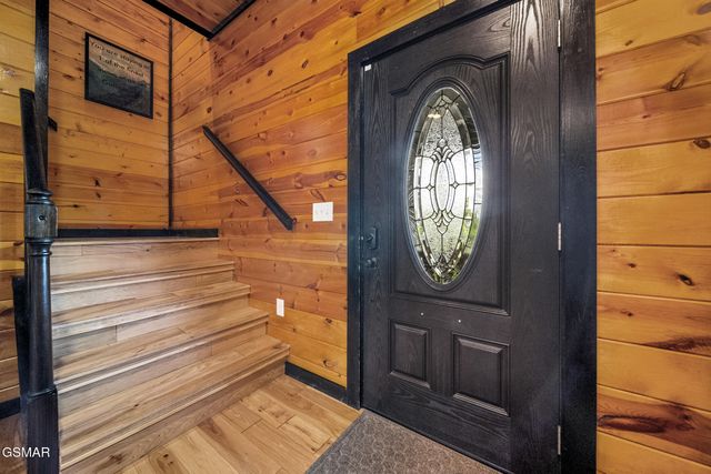 1156 Hemlock Drive, Gatlinburg, TN 37738