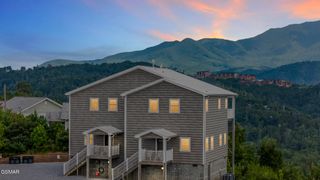 1156 Hemlock Drive, Gatlinburg, TN 37738