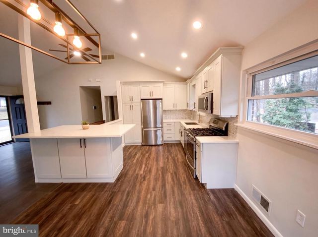 18320 CANDICE DR, Triangle, VA 22172