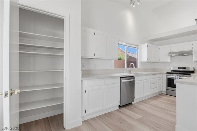 945 Stetson Drive, Henderson, NV 89002