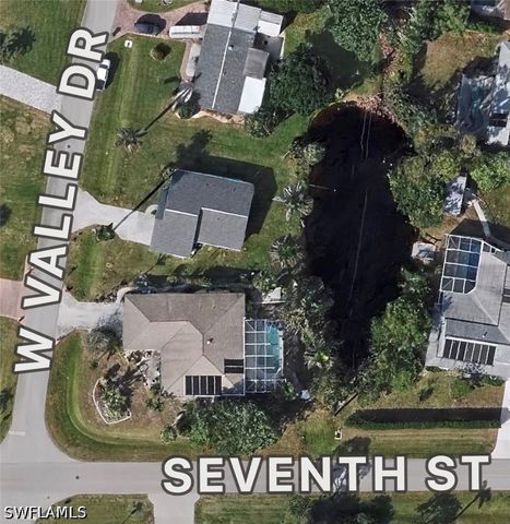 688 W Valley DR, Bonita Springs, FL 34134