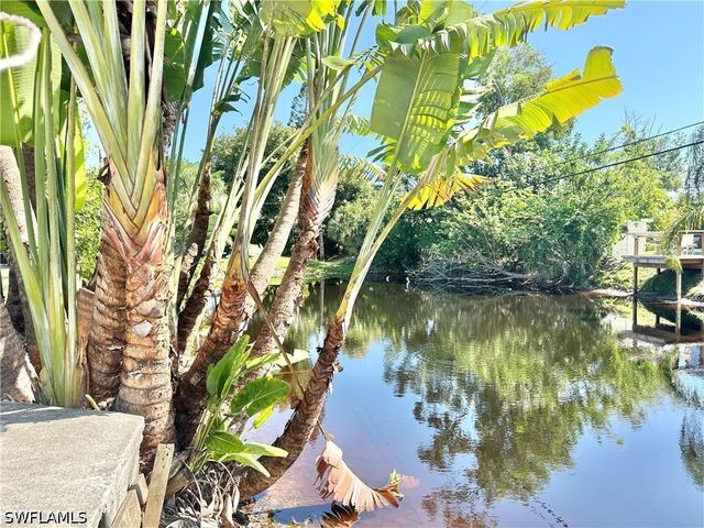 688 W Valley DR, Bonita Springs, FL 34134