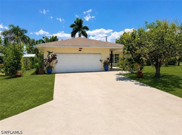 688 W Valley DR, Bonita Springs, FL 34134