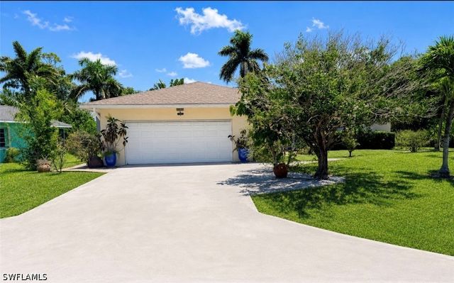688 W Valley DR, Bonita Springs, FL 34134