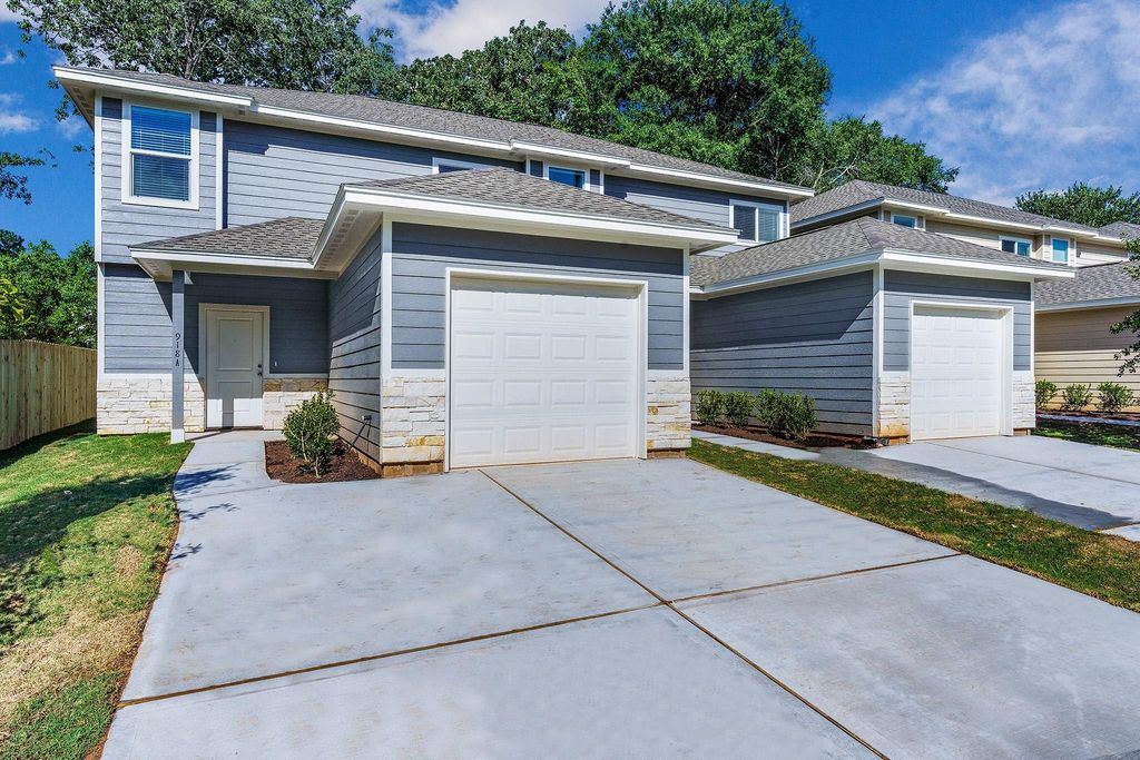 918 Shady Lane A, Conroe, TX 77301