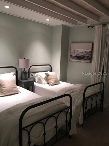 29 Myrtle Court E, Hilton Head Island, SC 29926