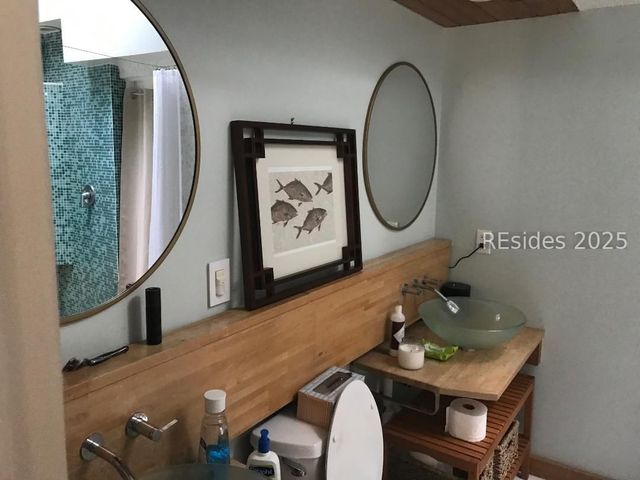 29 Myrtle Court E, Hilton Head Island, SC 29926