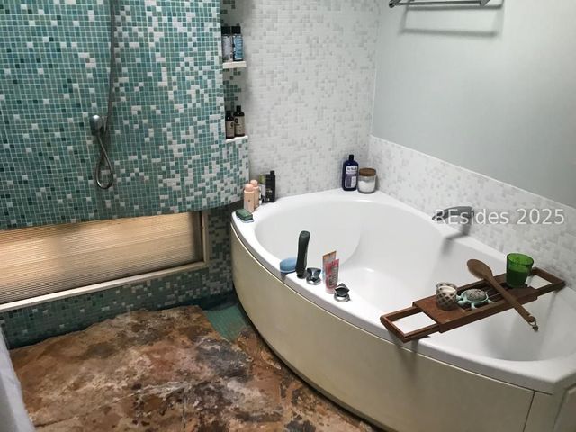 29 Myrtle Court E, Hilton Head Island, SC 29926