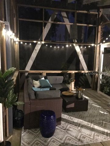 29 Myrtle Court E, Hilton Head Island, SC 29926