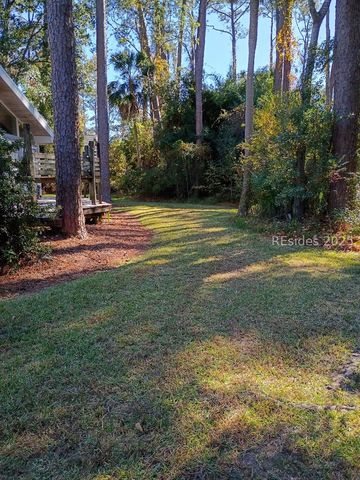 29 Myrtle Court E, Hilton Head Island, SC 29926