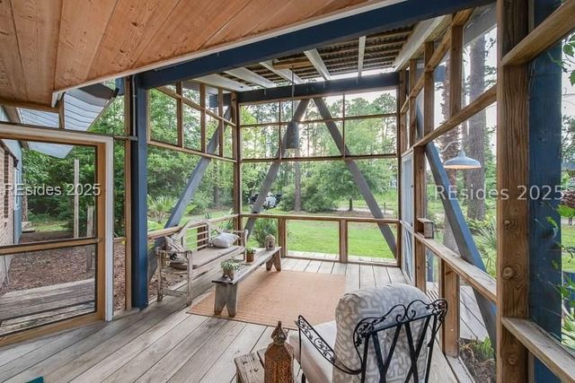 29 Myrtle Court E, Hilton Head Island, SC 29926