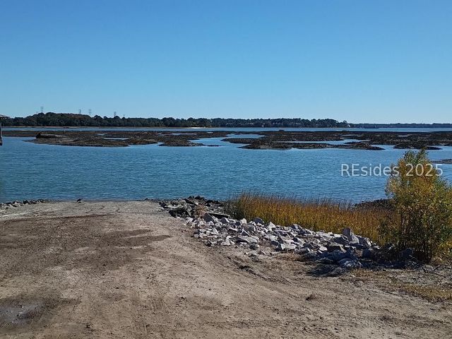 29 Myrtle Court E, Hilton Head Island, SC 29926