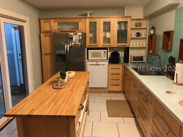 29 Myrtle Court E, Hilton Head Island, SC 29926