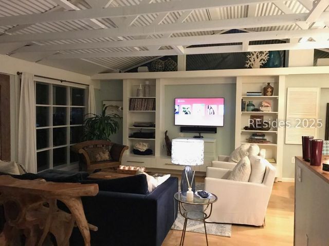 29 Myrtle Court E, Hilton Head Island, SC 29926