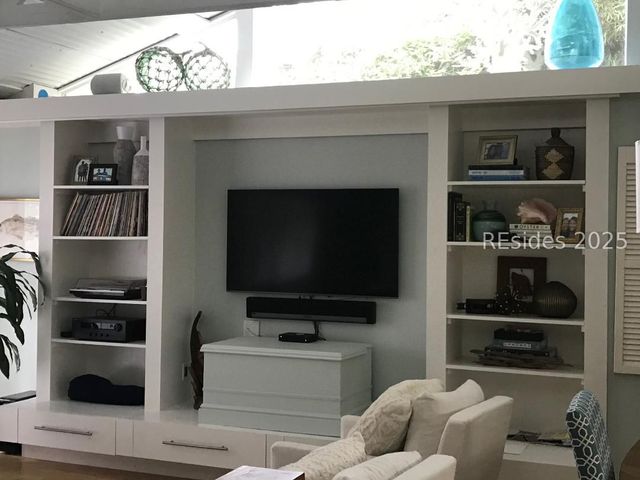 29 Myrtle Court E, Hilton Head Island, SC 29926