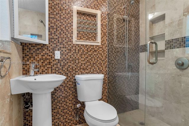 205 NE 16th Ter, Fort Lauderdale, FL 33301