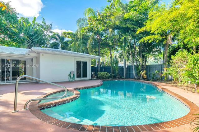 205 NE 16th Ter, Fort Lauderdale, FL 33301