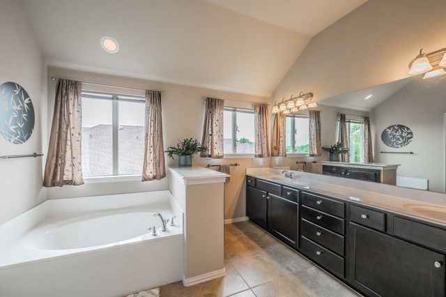 9445 Drovers View Trail, Fort Worth, TX 76131