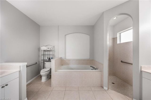 9882 El Greco CIR, Bonita Springs, FL 34135