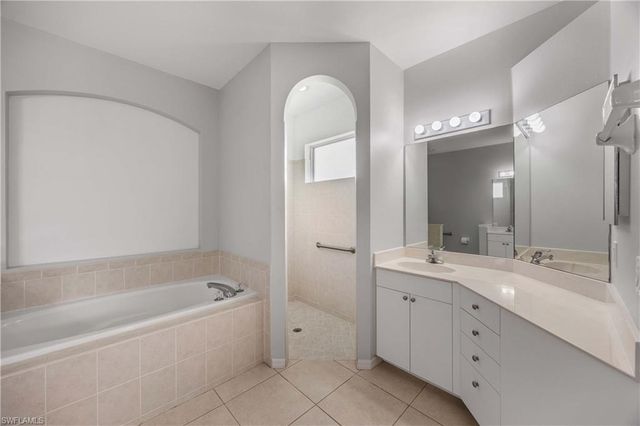 9882 El Greco CIR, Bonita Springs, FL 34135