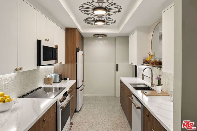 141 S Linden Drive 204, Beverly Hills, CA 90212