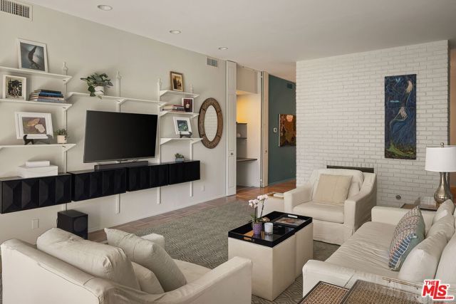 141 S Linden Drive 204, Beverly Hills, CA 90212