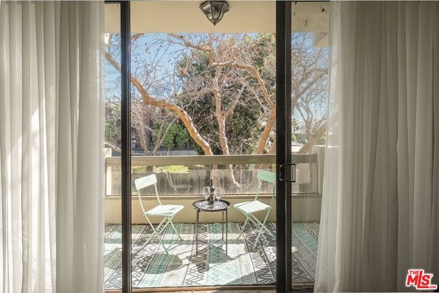 141 S Linden Drive 204, Beverly Hills, CA 90212