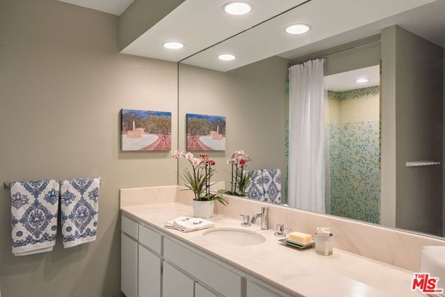 141 S Linden Drive 204, Beverly Hills, CA 90212