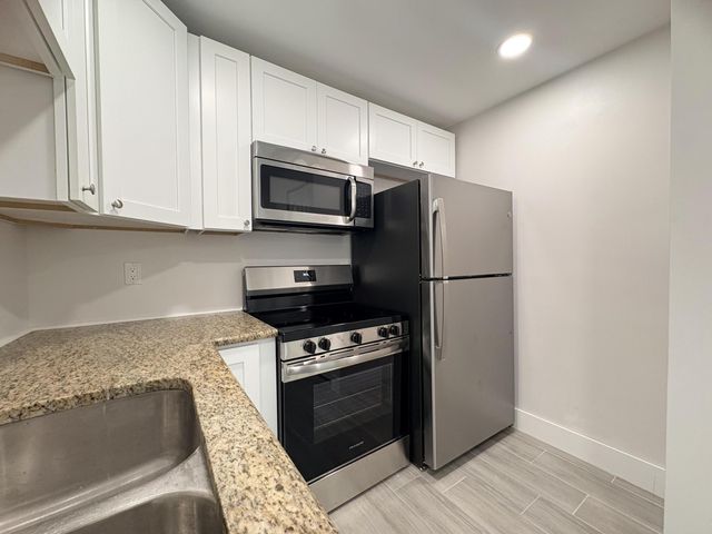 2202 NE 36th Street 17, Lighthouse Point, FL 33064