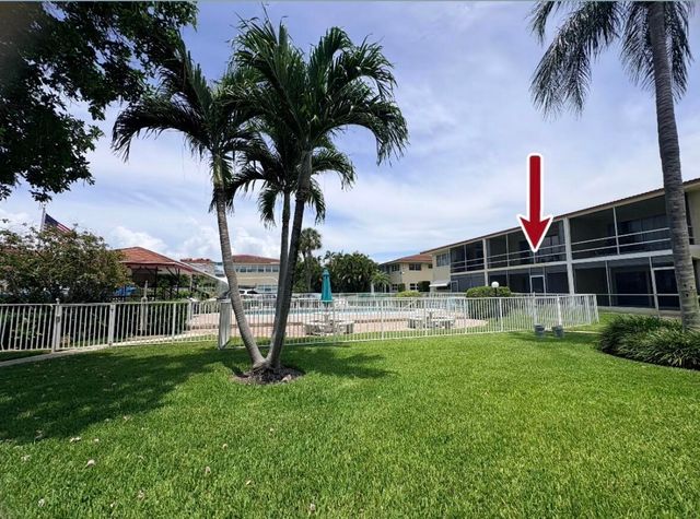 2202 NE 36th Street 17, Lighthouse Point, FL 33064